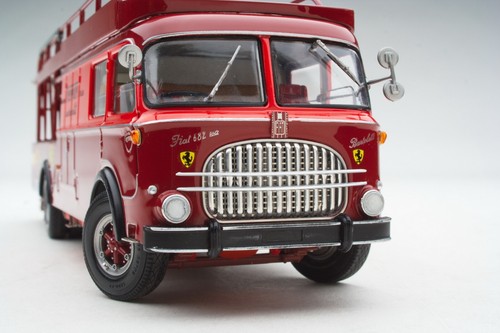 Exoto 43 | Bartoletti 682 | 1961/67 Scuderia Ferrari Transporter | # EXO00034 - Imagen 18 de 24