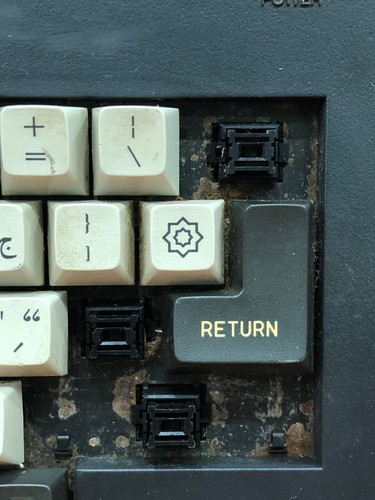 Yamaha MSX Computer AX-200M sakhr صخر arabo e inglese vintage non funzionante - Foto 15 di 24