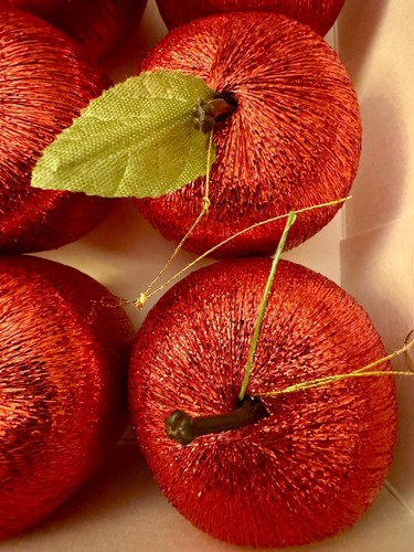 Vintage Rauch Box of 12 Shiny Red Satin Silk Apple Christmas Ornaments Farmhouse - Picture 15 of 17