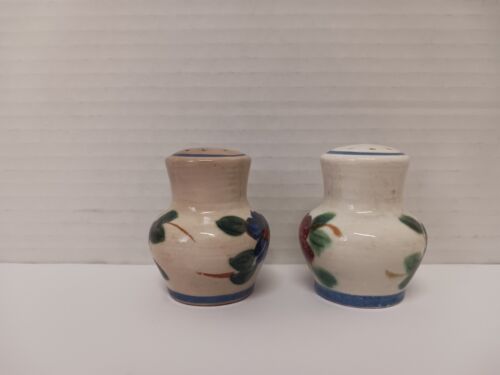 Vintage Hand Painted Red Wing Pottery "Orleans" Salt and Pepper Shakers - Picture 4 of 8