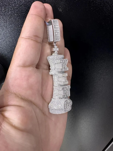 Colgante pieza de ajedrez rey diamante simulado corte redondo de 3 quilates enchapado en oro blanco de 14 k - Imagen 2 de 6