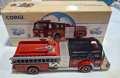 Corgi Classics Diecast Chicago Fire Department FD American La France Fire Engine