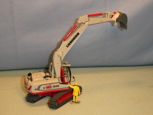 Liebherr R916 Litronic Raupenbagger Firma H.P. Schlenter NZG 685/20 M=1:50 OVP - Imagen 8 de 24