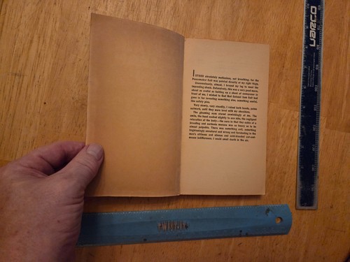 When Eight Bells Toll by Alistair MacLean - 1966 Fawcett Crest Paperback - Bild 3 von 9