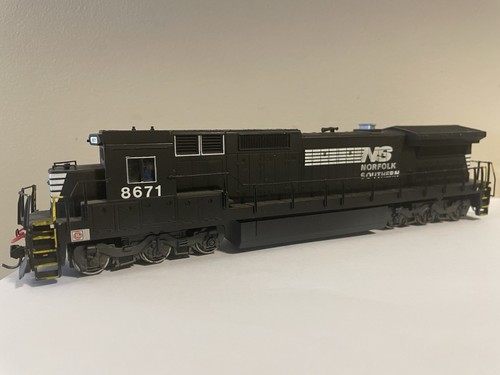 BACHMANN SPECTRUM POWERED DASH 8-40C NORFOLK SOUTHERN ENGINE LOCOMOTIVE HO SCALE