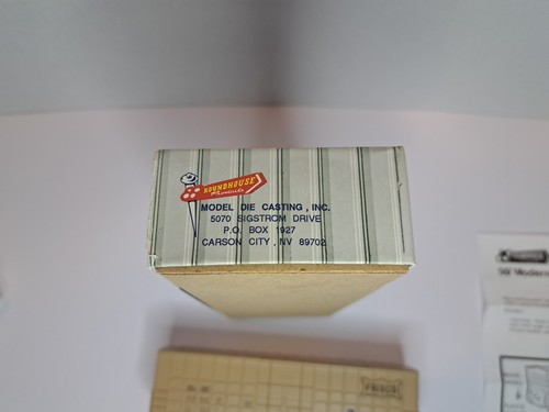 HO Scale Roundhouse 1808 Frisco 50’ Flat Top Waffle Box Car #9302 - Picture 15 of 15