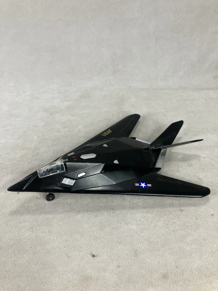 USAF F-117 Nighthawk Stealth Twin Engine Single PS5386-1 Daron Same Day Shipping - Image 3 of 4