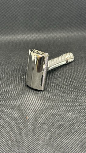 Vintage Gillette Aristocrat Rasierhobel Rhodium TTO mit Etui & Klingen England - Bild 3 von 20