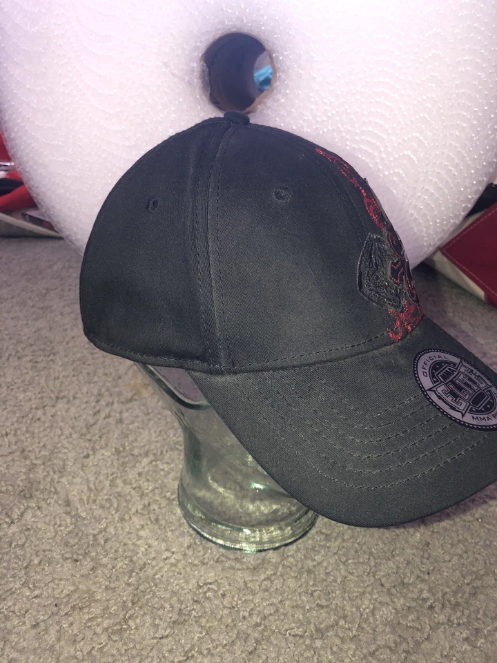 De Colección Y2K MMA Elite Gorra Sombrero Negro Ajustado Rojo Costura Apliques Cruz Grunge Nuevo de Lote Antiguo Foto 3 de 4
