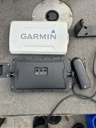 Garmin STRIKER Vivid 9sv Marine GPS with Protective Cover, GT52HW-TM Transducer - Picture 2 of 2