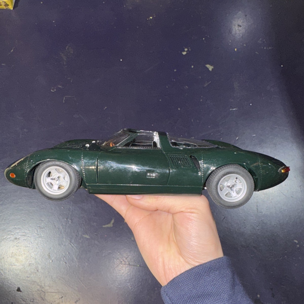 Vintage AutoArt 73541 British Racing Green Jaguar XJ 13 Diecast