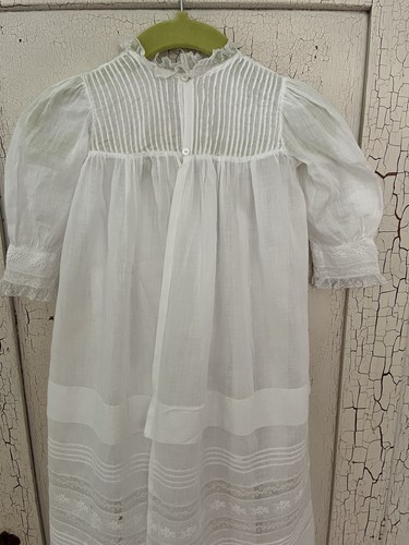 Vintage Victorian-style Baby Christening Gown Dress /lace /pintucks/batiste - Picture 9 of 14
