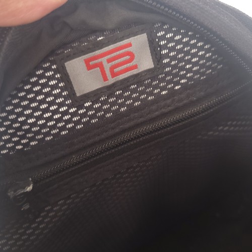 READ Tumi T2 Black Ballistic Nylon Travel Waist Fanny Bag Rucksack - Picture 5 of 8