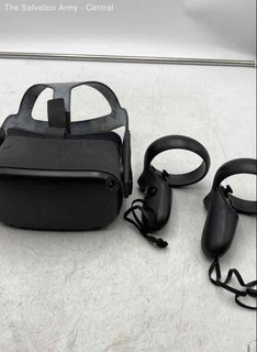 Lot Of Oculus Quest Standalone All In One VR Headset With Controllers