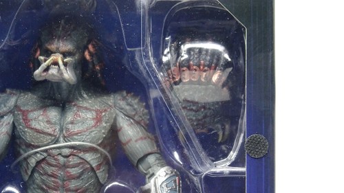 The Predator (2018)  12" Deluxe Armored Assassin Predator Action Figure NECA - Picture 8 of 8