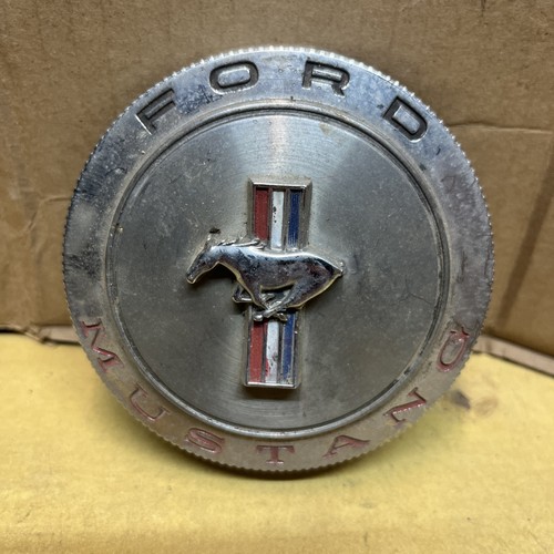1966 Ford Mustang gas cap. Broken needs cleaning - Bild 1 von 9