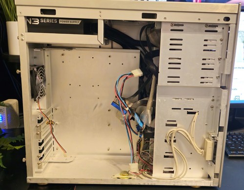 Cooler Master Praetorian ATX Aluminum PC Case | Retro Mod w/ Clear Side Panel - Picture 7 of 9
