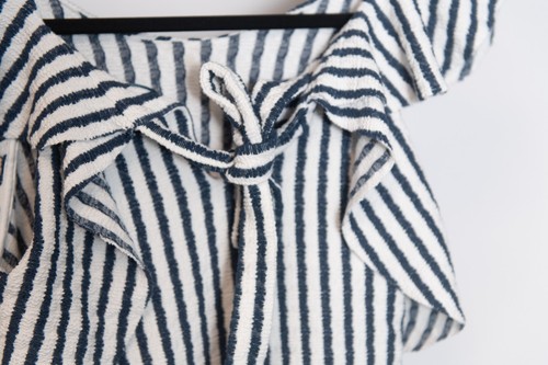 Anthropologie gestreiftes Rüschen Flügelärmel Top Eva Franco Größe S hinten zum Binden - Bild 9 von 14