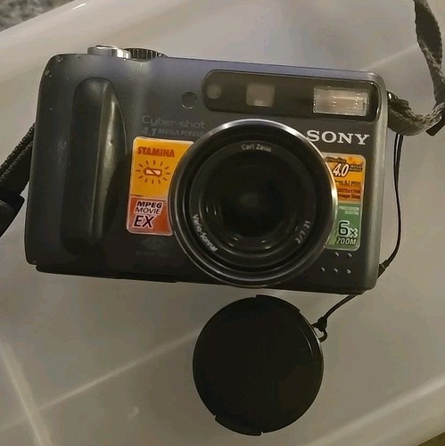 Sony CyberShot DSC-S85 4.1MP Digitalkamera, Akku schwarz ungetestet  - Bild 1 von 5