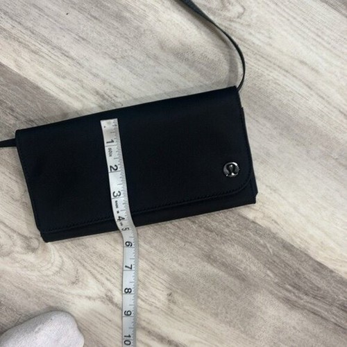 Lululemon clippable card black pouch crossbody bag  rare athletic - Picture 6 of 8