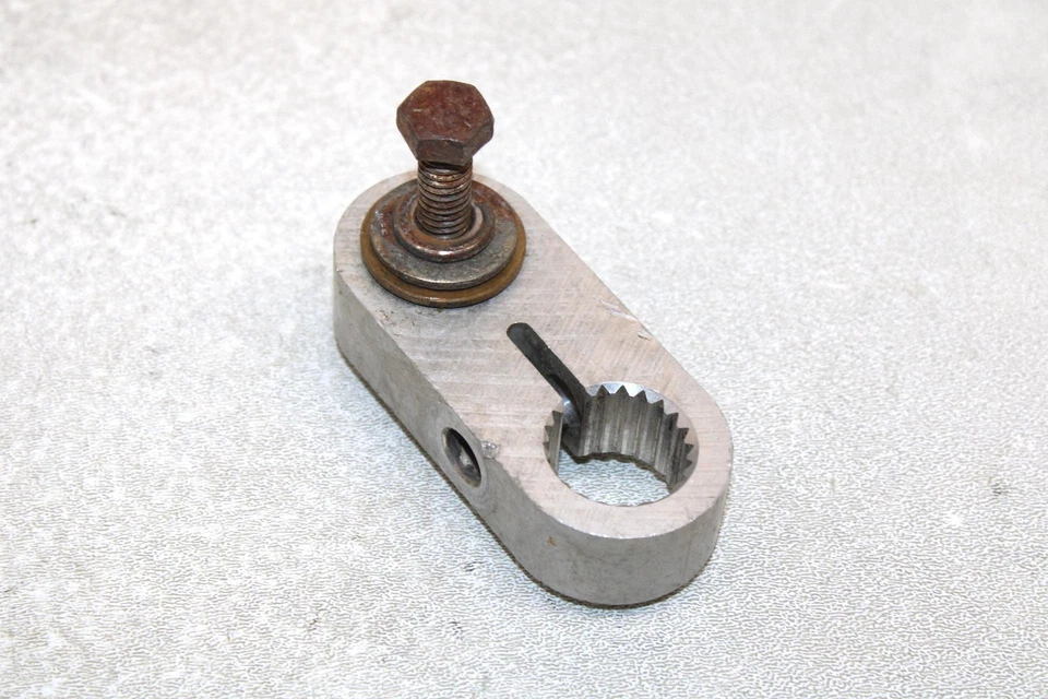 Brazo de pivote de suspensión trasera con buje roscado Polaris OEM 5333758 Q1299 Foto 2 de 4