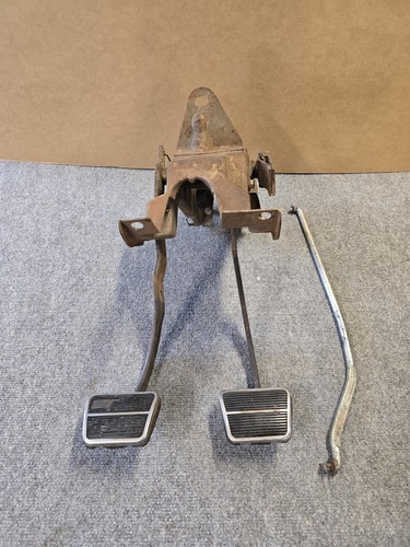 67 72 MONTAJE EMBRAGUE Y PEDAL FRENO CAMIÓN CHEVY GMC  - Imagen 1 de 9