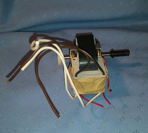 Vintage Argus 915 AQT Slide Projector; Motor - Picture 4 of 4