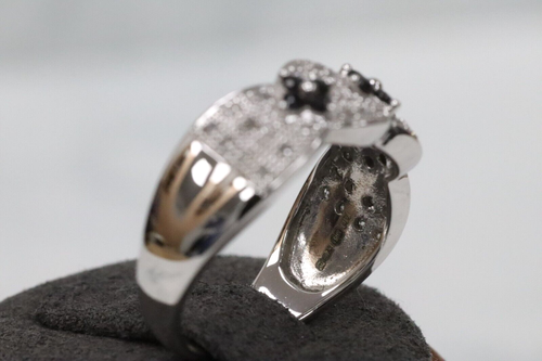 9ct White Gold Diamond & Sapphire Cluster Ring - Size O½ - Picture 5 of 6