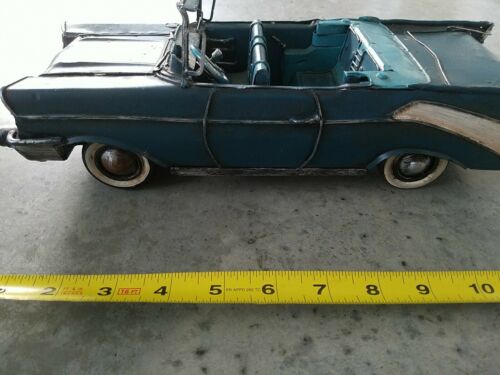 Jouet ancien modèle Chevrolet cabriolet 1957 métal peint main usine
