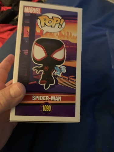 Funko Pop Spiderman 1090 Case Marvel Collectors Corps Sticker Error Upside Down! - Picture 9 of 13