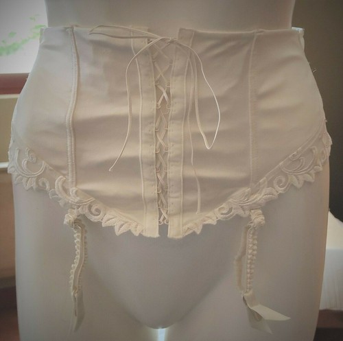 Porte-jarretelles Serre-taille LISE CHARMEL T1 (B26) - Brodé Ivoire - Neuf Sans étiquettes