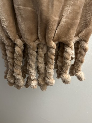 Blanket Throw - Picture 3 of 4