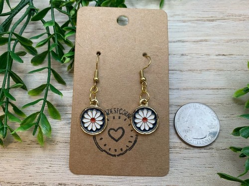 Round Daisy Earrings | Dangling Earrings | Floral Earrings | - Picture 4 of 4