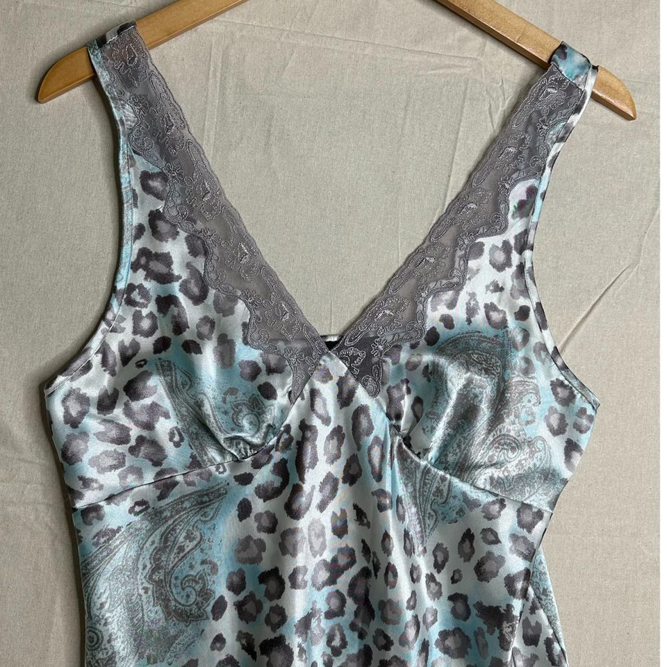 Jones New York Y2K 动物印花婴儿娃娃迷彩尺寸中号灰色/蓝色 — 第 3/4 张图片