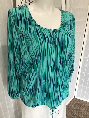 Women's Daisy Fuentes 2X Tea Green Striped Pull Over Stretch Blouse - Picture 2 of 10