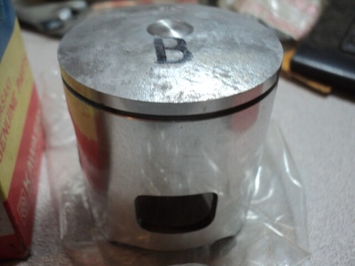 Kawasaki KX125 KX 125 STD 1978-79 pistón como nuevo OEM 13001-1008 - Imagen 3 de 6