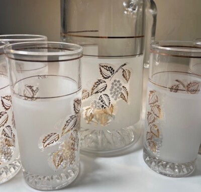 Vintage Decover Italy Gokd leaves Frosted 6 Glasses and Pitcher.