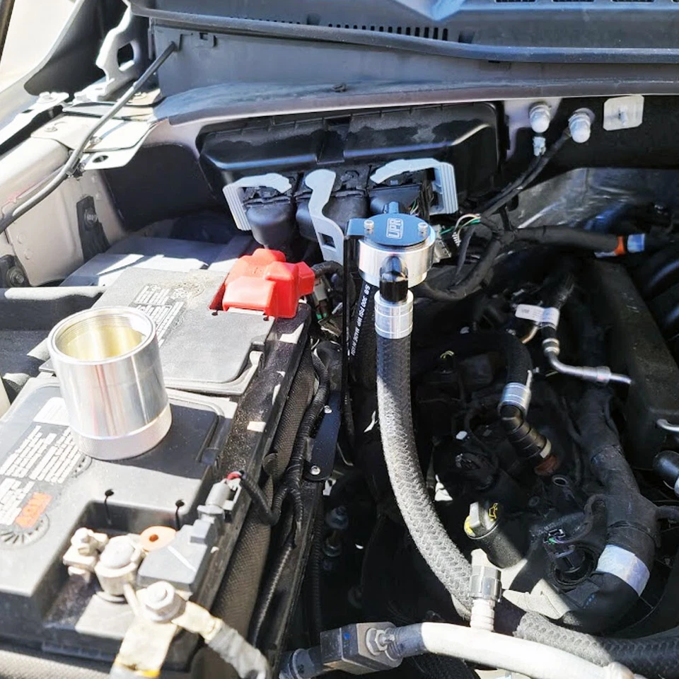 Lata de captura de aceite UPR genuina para manguera trenzada 11-23 F150 5.0 Ecoboost 2.7 3.5 Foto 2 de 4