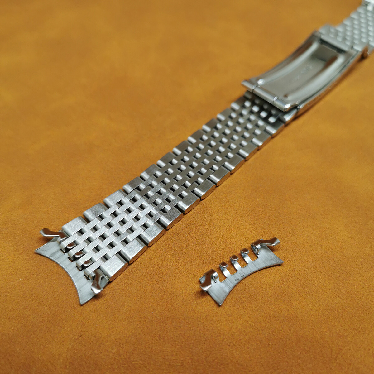 Premium Vintage Curved End Thin Watch Bracelet 18 19 20mm Steel