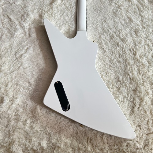 Guitarra Eléctrica Explorer Blanca Cuerpo Sólido Puente Fijo Golpeador Negro Parte Dorada - Imagen 5 de 11