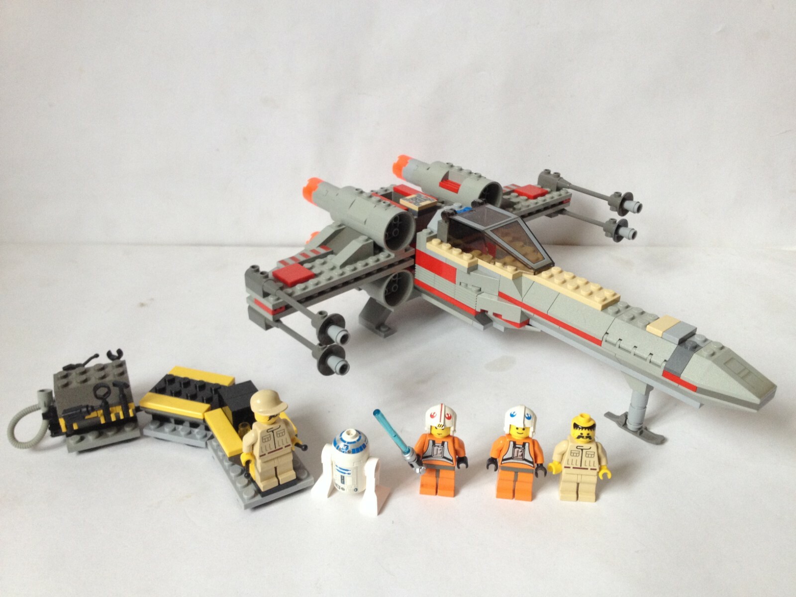 LEGO star wars X-WING 7140 LUKE SKYWALKER R2-D2 (NEAR COMPLETE) LEGO star wars X-WING 7140 LUKE SKYWALKER R2-D2 (NEAR COMPLETE)