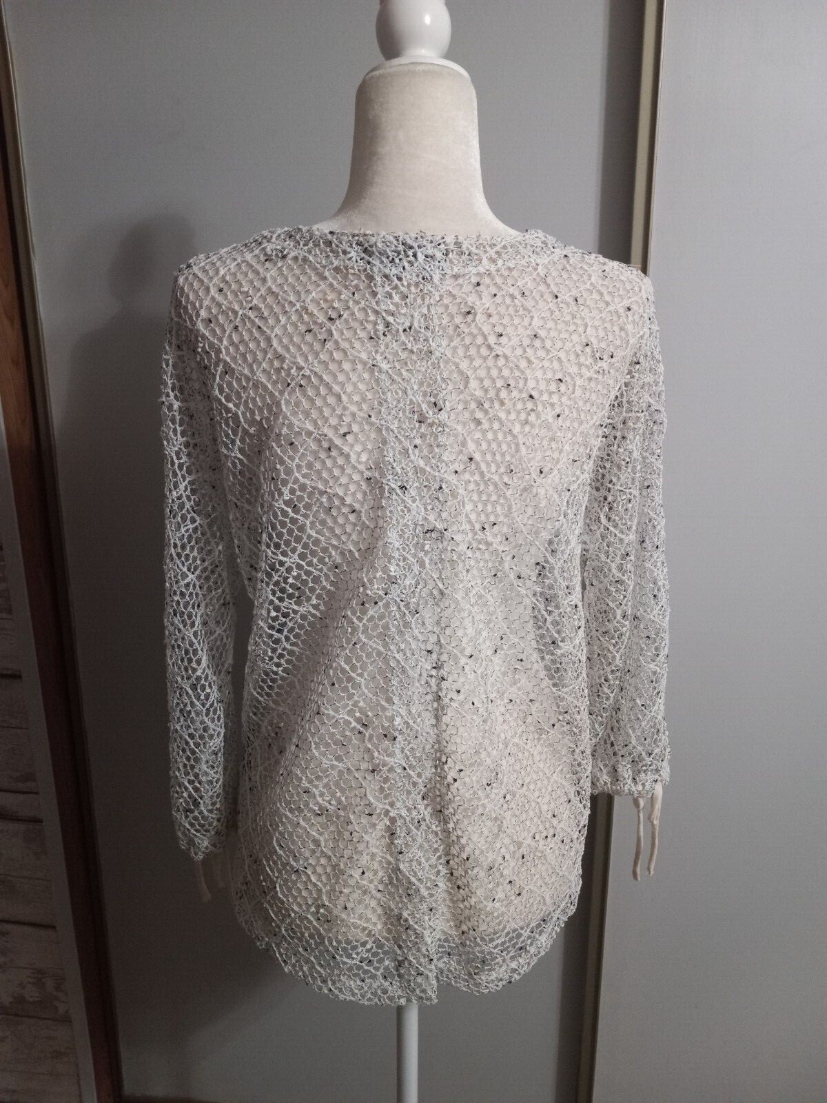 Mistror Image Medium White Netting Button Beach T… - image 4