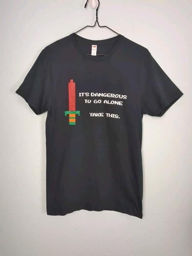 Es peligroso ir solo toma esto. Camisa inspirada en Zelda, talla pequeña para hombre - Imagen 1 de 4