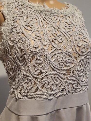 Neu mit Etikett Romeo und Juliet Couture graues Minikleid, Rüschen & bestickt Größe L - Bild 7 von 8