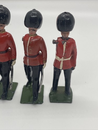BRITAINS - LEAD ROYAL WELCH FUSILIER Set Of 6 Movable Arms - Picture 4 of 8
