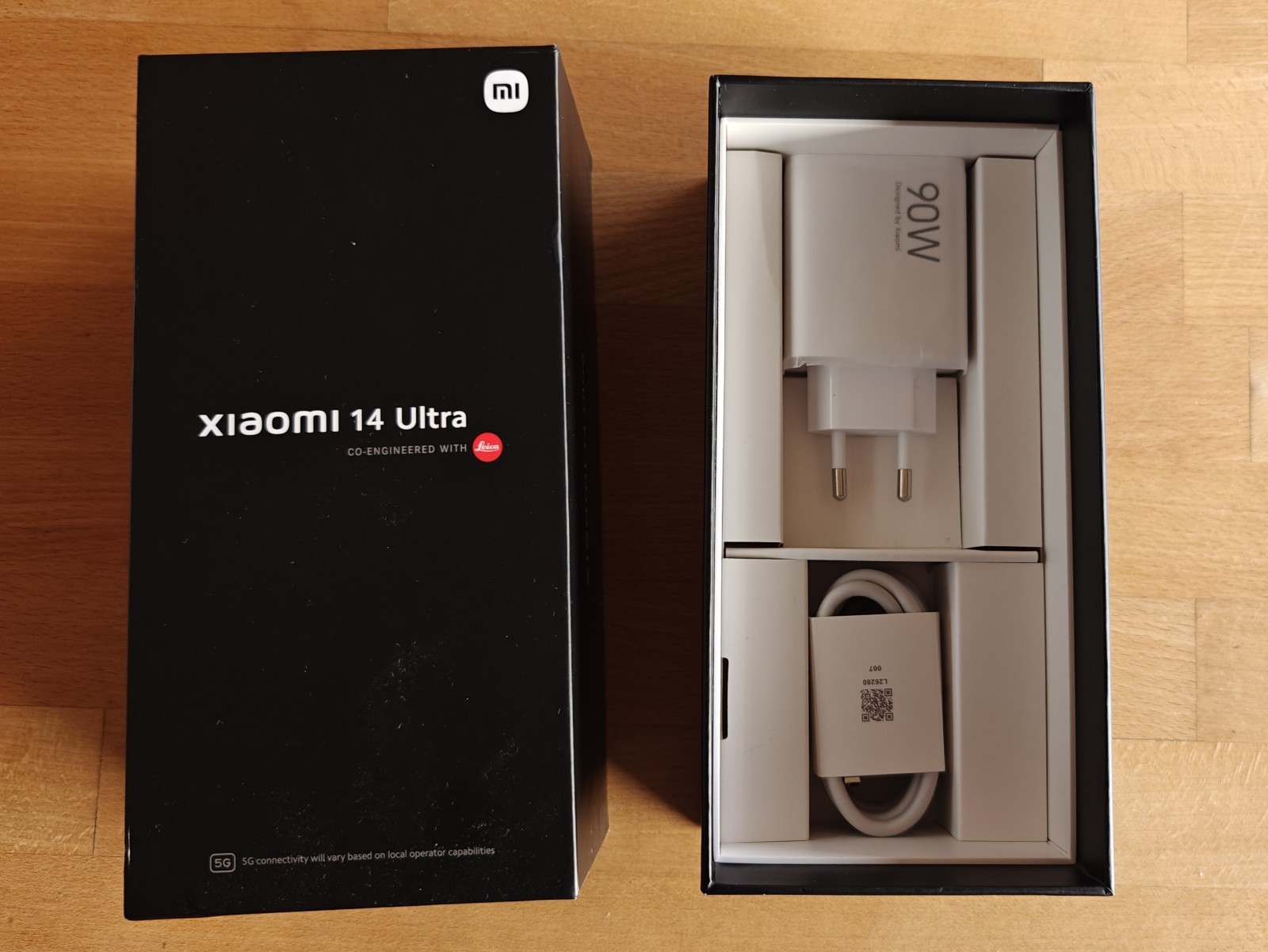 Xiaomi 14 Ultra OVP, Original 90 Watt Ladegerät + Kabel Karton (ohne Smartphone)