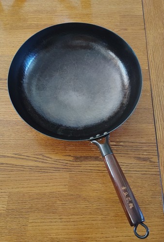 14" gehämmerter Kohlenstoffstahl runder Boden Wok Rühren Bratpfanne mit Holzdeckel