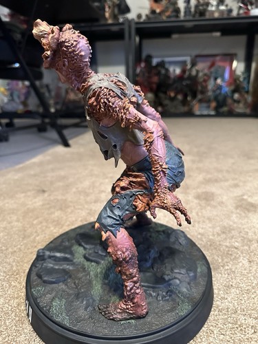 Dark Horse: The last Of Us Part 2 Clicker Polystone Statue - Picture 4 of 13