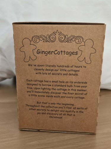 Old World Christmas Ginger Cottages Wood Tree Ornament Santa’s Reindeer Barn - Foto 3 di 13
