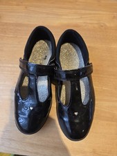 Girls Clarks Black Patent T Bar Shool Shoes Size 13.5g